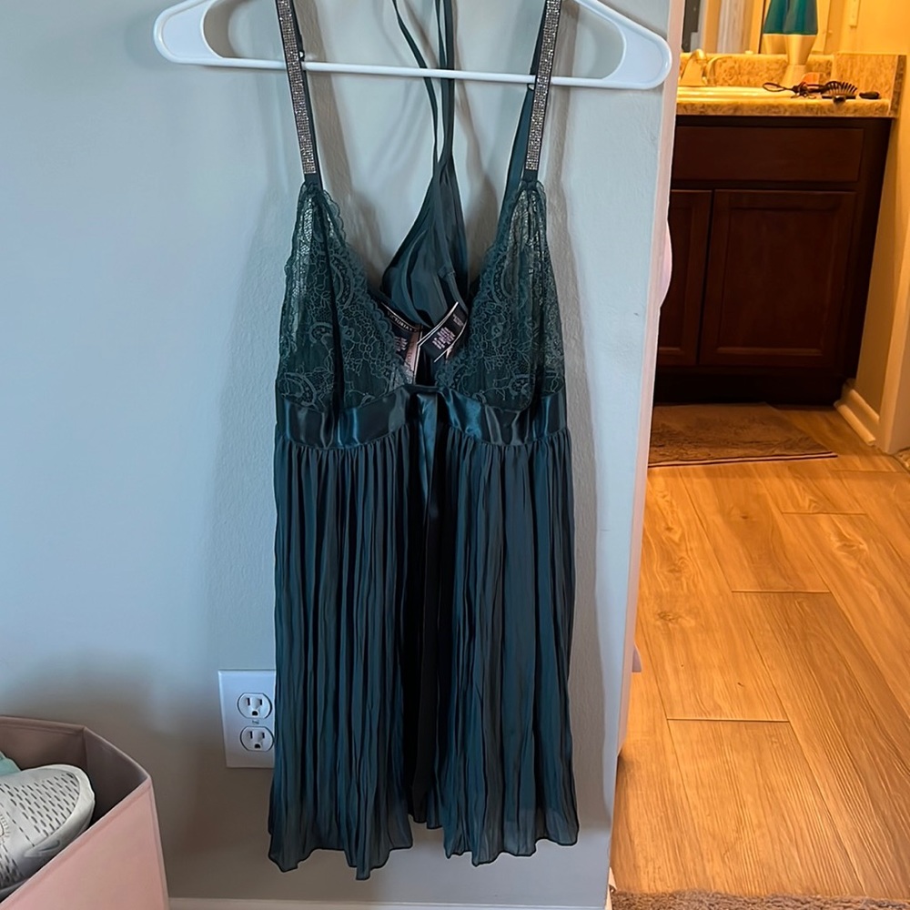 Babydoll with panty, green with shiny rhinestones from Victoria’s Secret. XL.